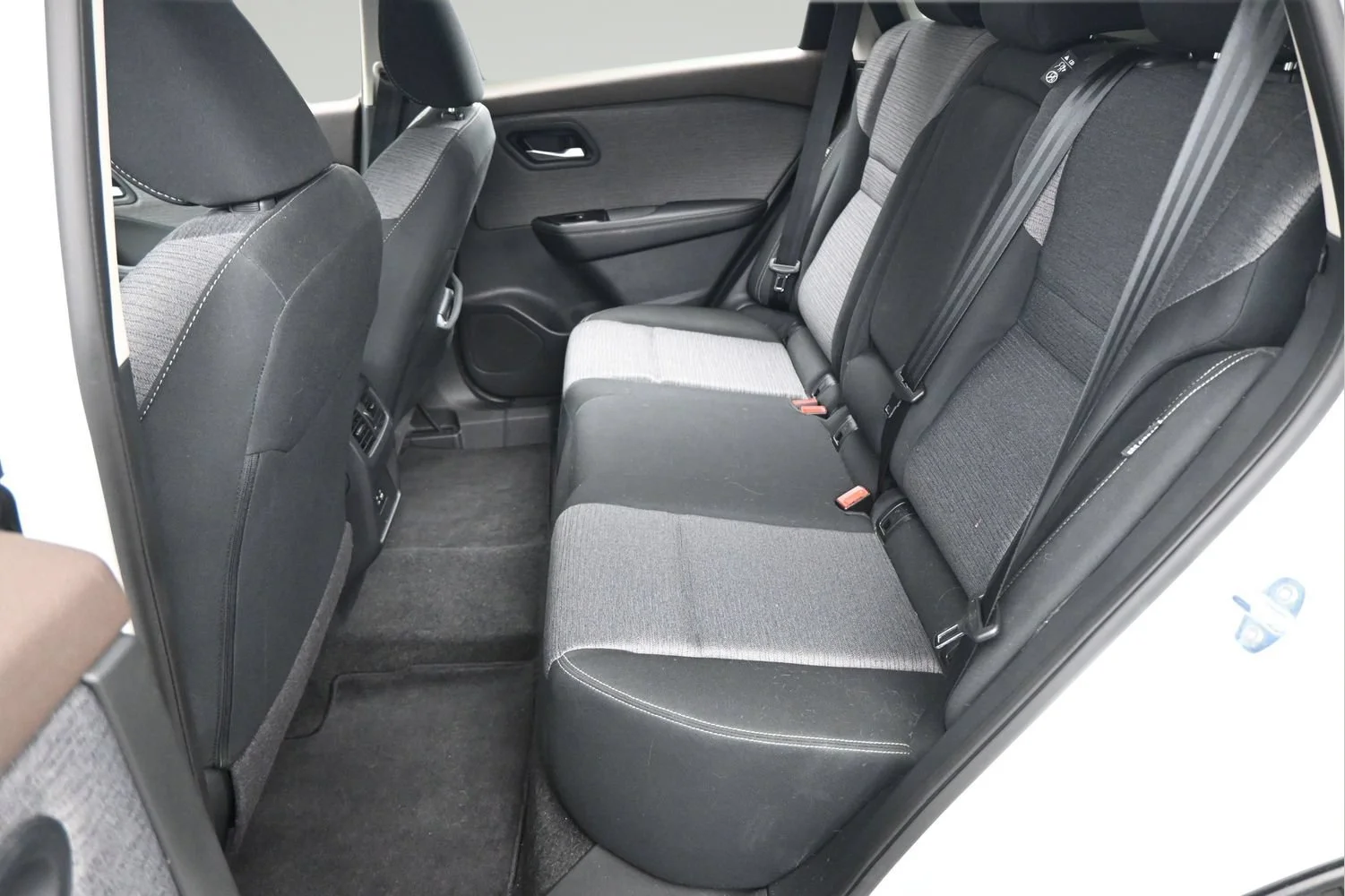 Certified Used 2023 Pearl White Tricoat Nissan SV image 11