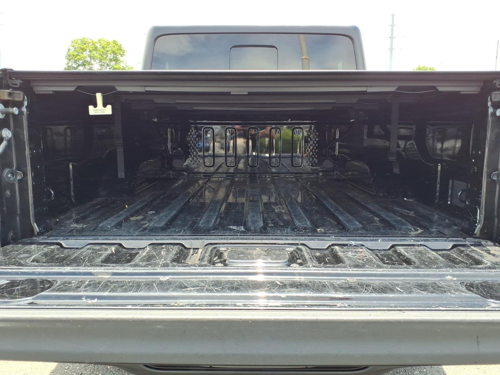 Used 2023 Black Clearcoat Jeep Sport S image 32