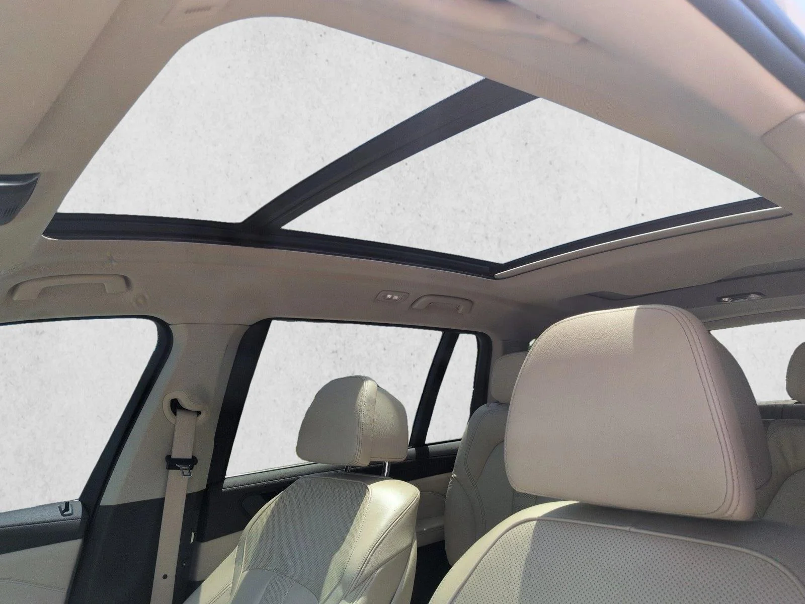 Used 2019 Mineral White Metallic BMW xDrive40i image 15