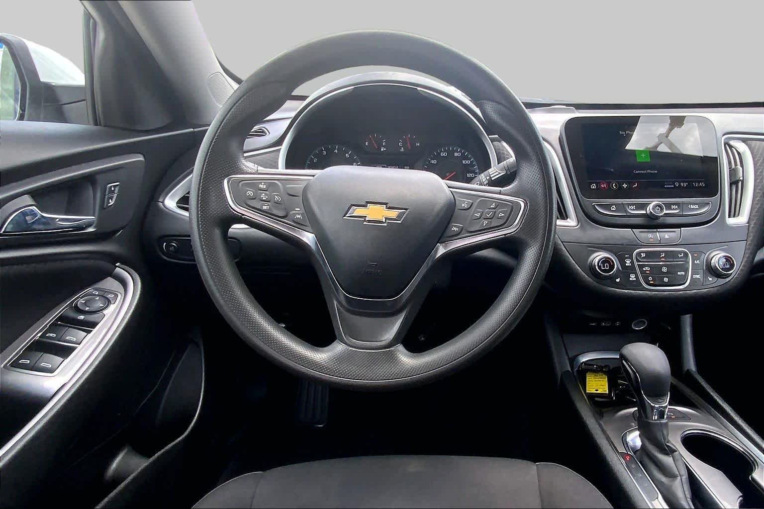 Used 2024 Summit White Chevrolet LT image 6