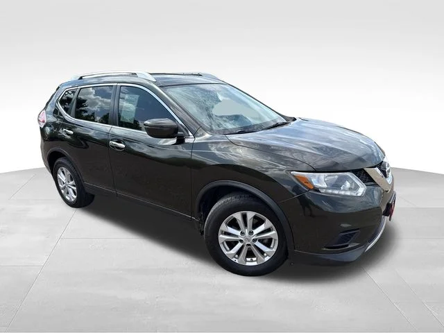 Used 2016 Green Nissan SV image 1