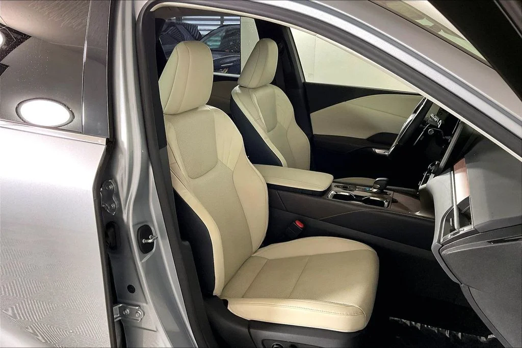 Used 2023  Lexus 350 image 6