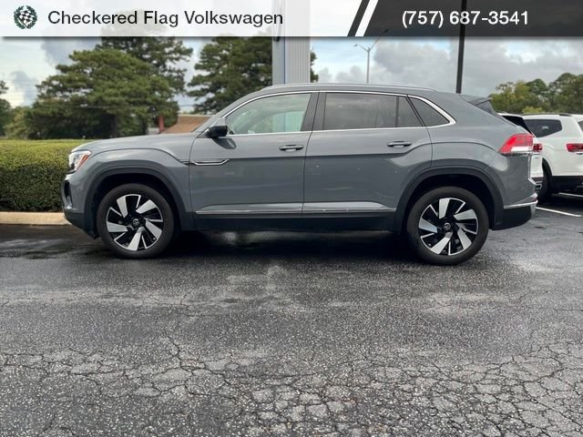 Used 2025 Pure Gray Volkswagen 2.0T SEL image 4