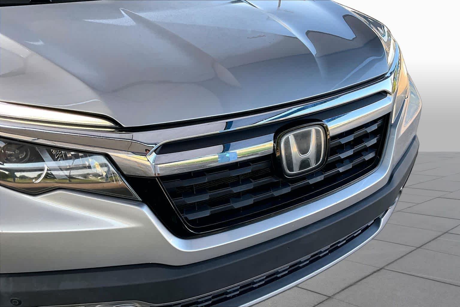 Certified Used 2019 Lunar Silver Metallic Honda RTL-E image 29