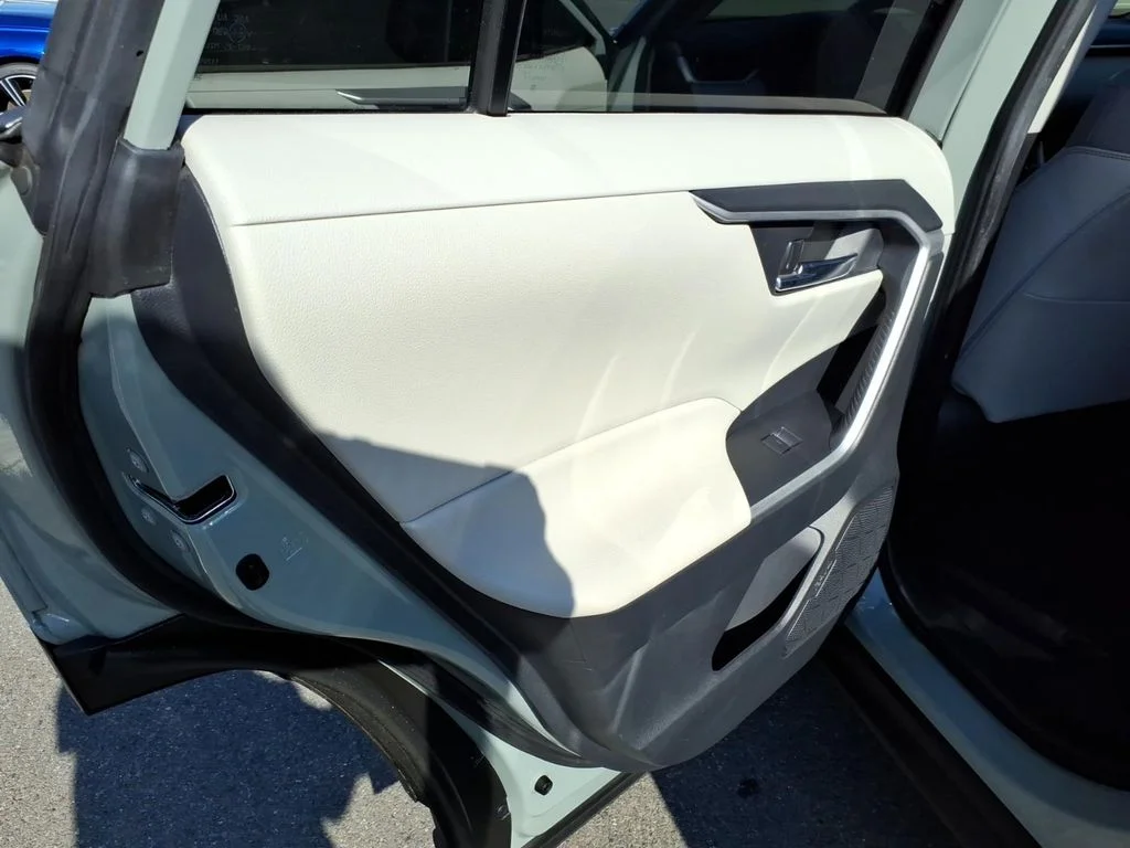 Used 2022 Lunar Toyota XLE Premium image 16