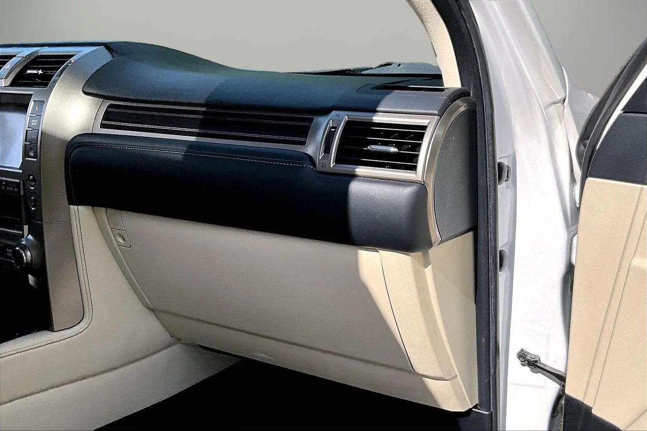 Used 2020  Lexus 460 image 21