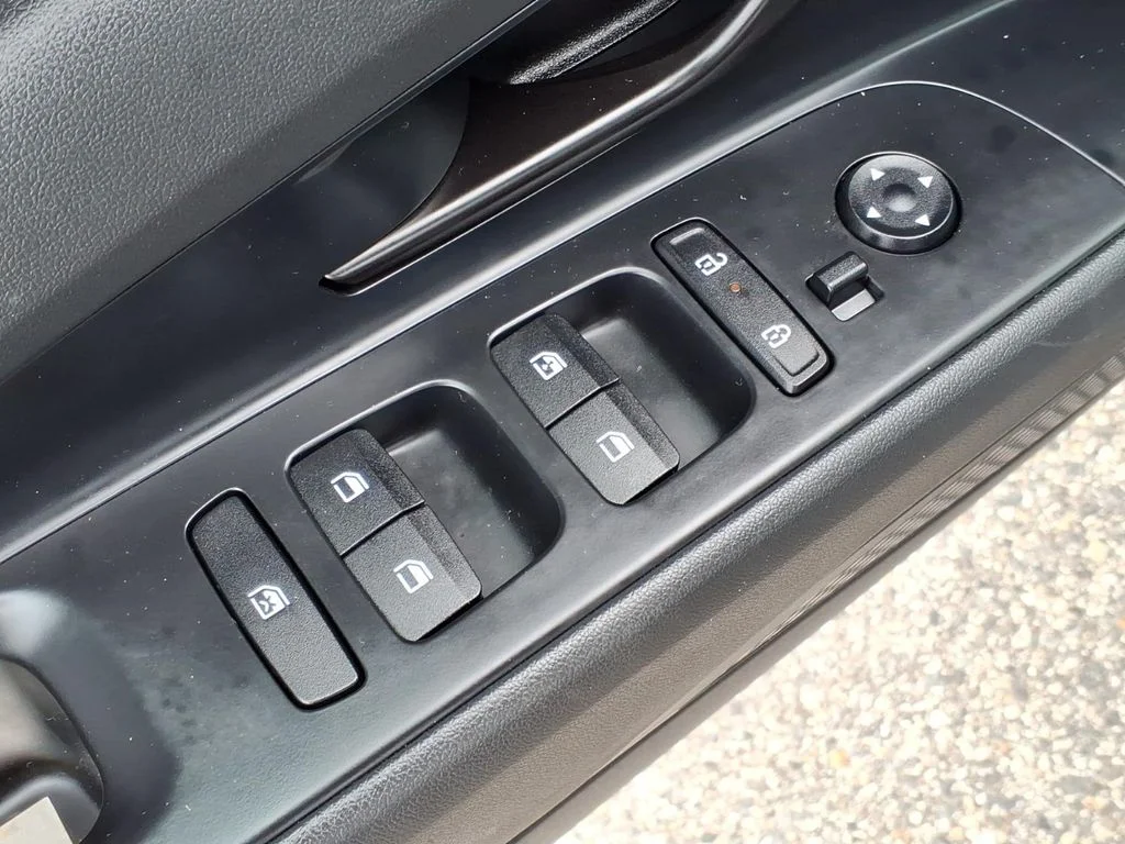 Used 2025 Gray Hyundai SEL Sport image 11
