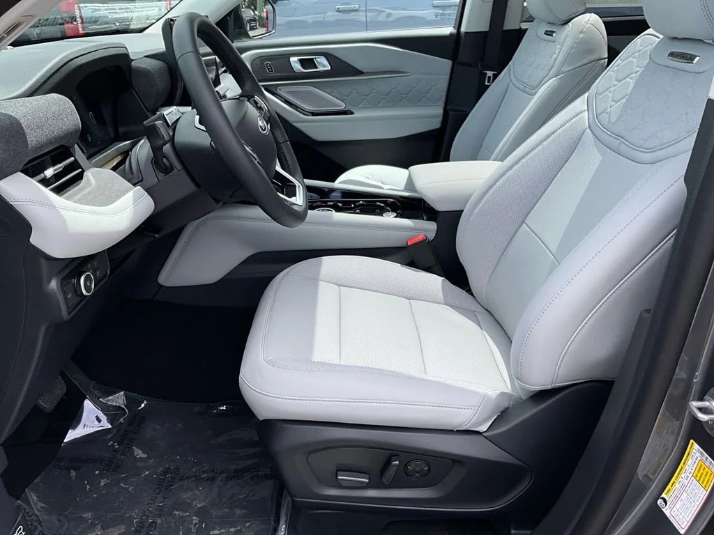 New 2026 CARBONIZED GRAY METALLIC Ford Platinum image 17