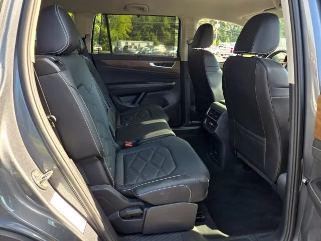 Used 2025 Gray Volkswagen 2.0T SE w/Technology image 21