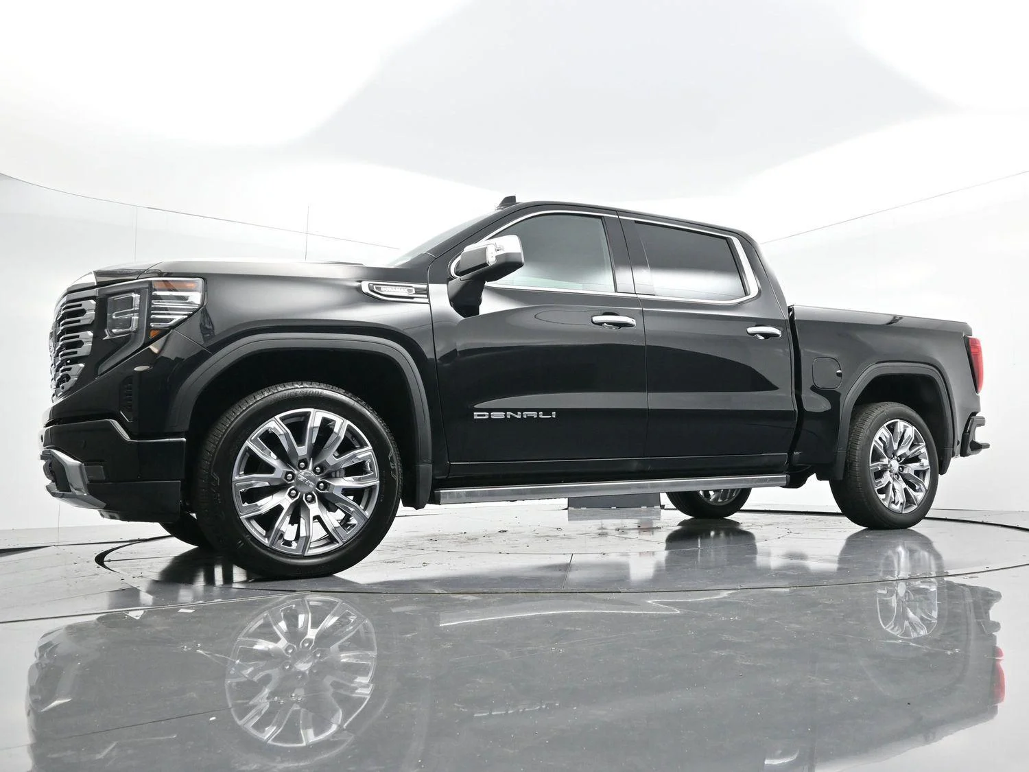 Used 2025 Onyx Black GMC Denali image 44