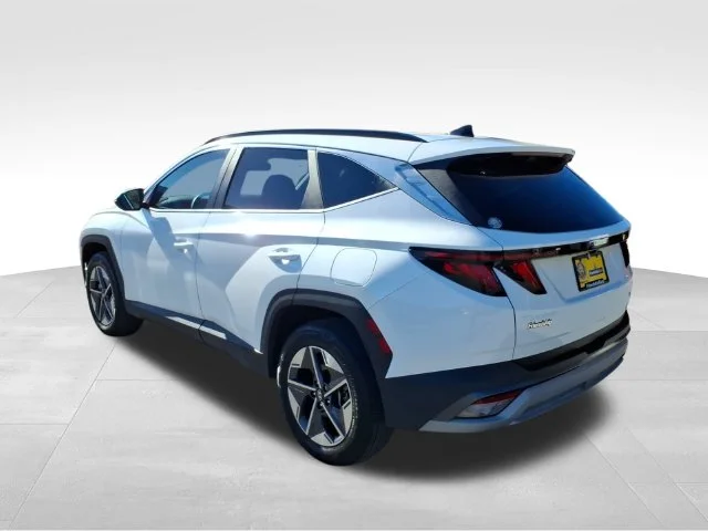 Used 2025 White Hyundai SEL image 5