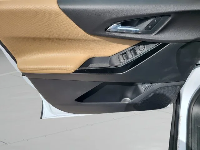 New 2027 Polar White Tricoat Chevrolet ACTIV image 19