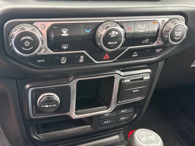 Used 2022 Red Jeep  image 23