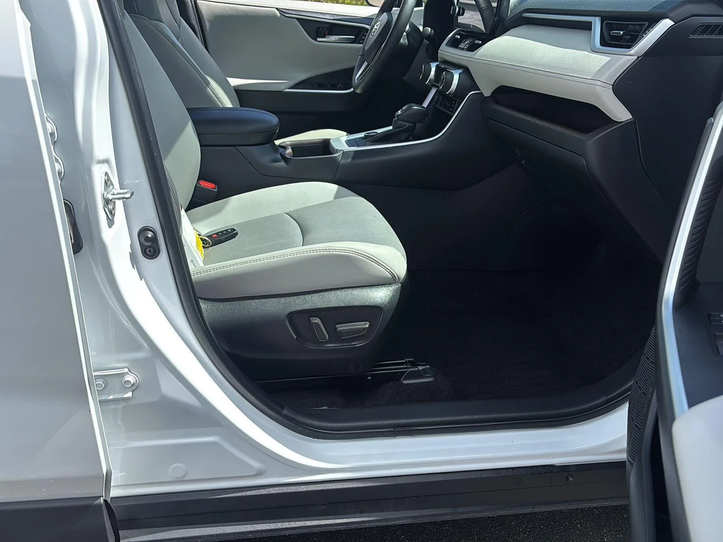 Used 2023 Wind Chill Pearl Toyota Limited image 17