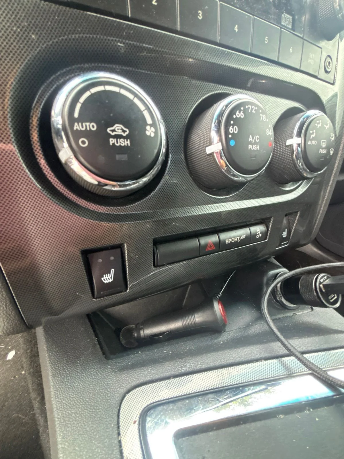 Used 2013 Bright White Clearcoat Dodge SXT image 27