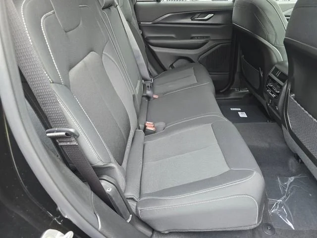 New 2026 Diamond Black Crystal Pearlcoat Jeep Laredo X image 33