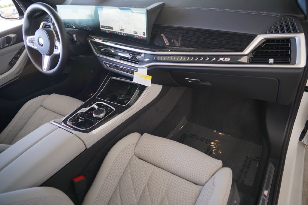 New 2026 Mineral White Metallic BMW xDrive40i image 17