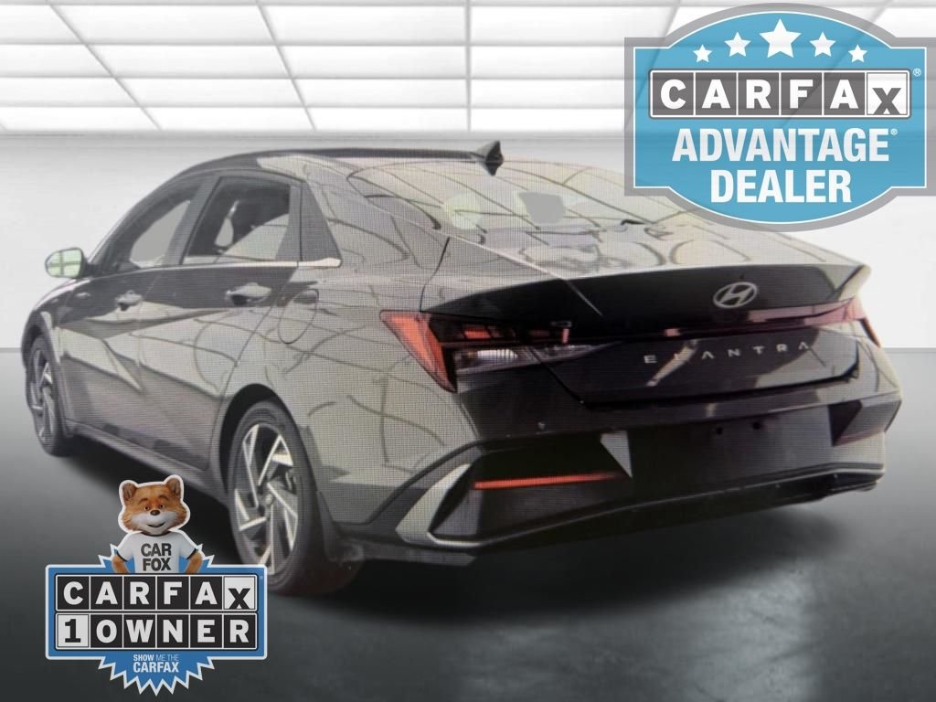 Used 2025 Gray Hyundai SEL Convenience image 4