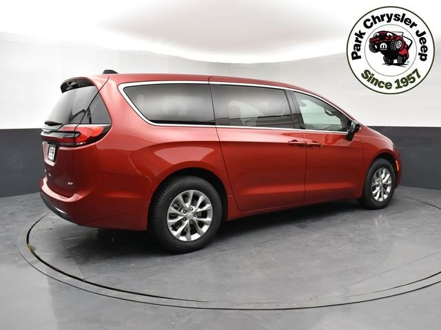 New 2026 Red Hot Pearl-Coat Exterior Paint Chrysler Select image 6