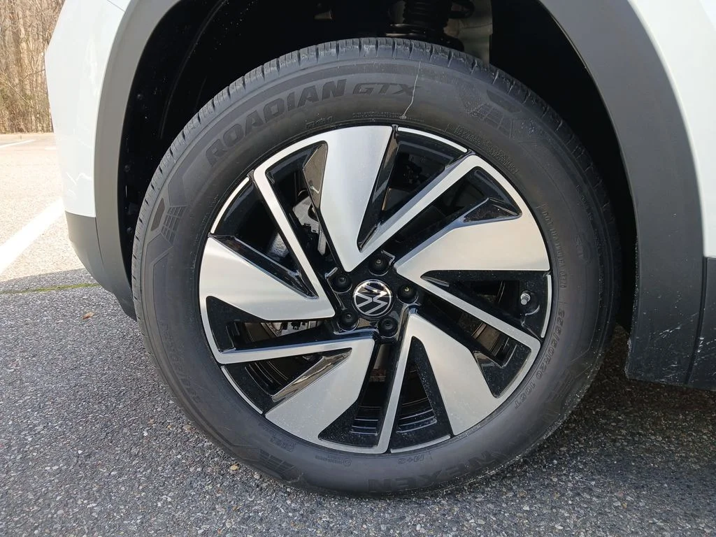 New 2026 White Volkswagen SE w/Technology image 26