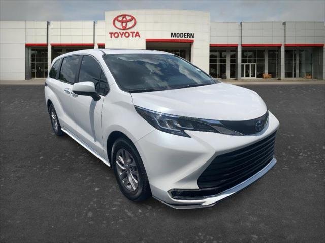 Certified Used 2023 WIND CHILL PEARL* Toyota  image 3