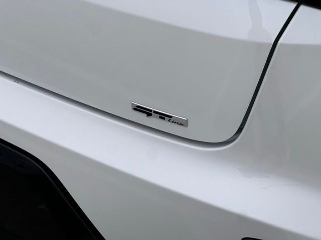 Used 2025 Snow White Pearl Kia GT-Line image 25