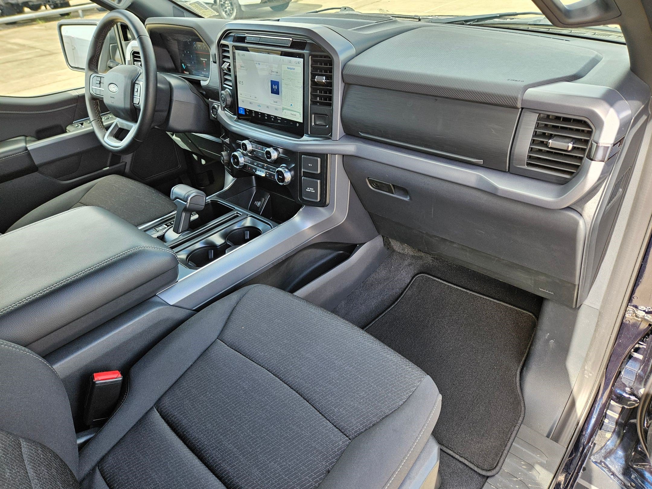 Used 2025 Blue Ford XLT image 30