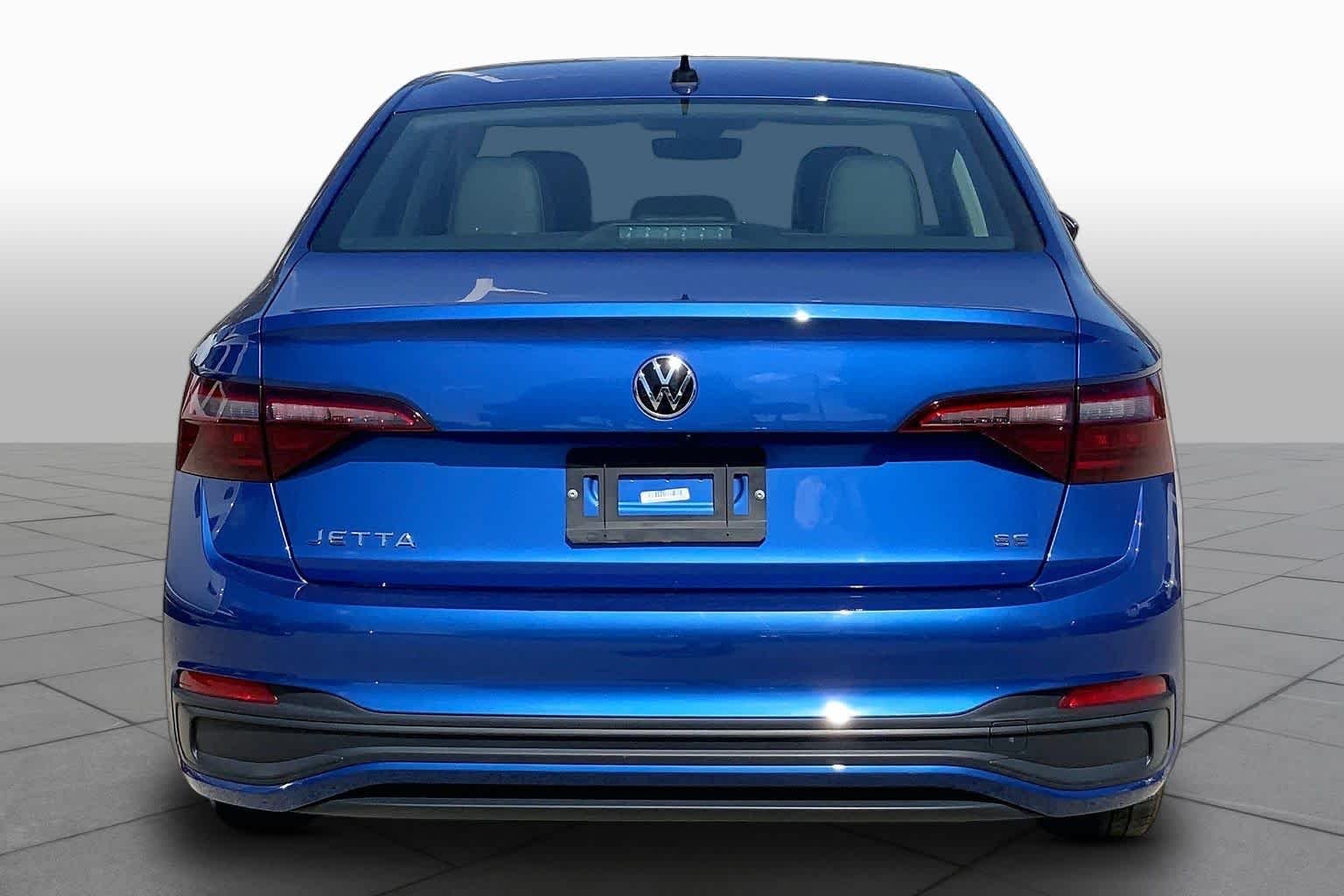 Used 2024 Rising Blue Metallic Volkswagen SE image 5
