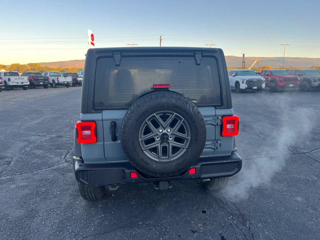 Used 2025 Anvil Clearcoat Jeep Sport S image 7
