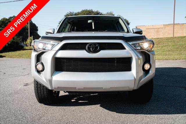 Certified Used 2019 CLASSIC SILVER MET Toyota  image 2