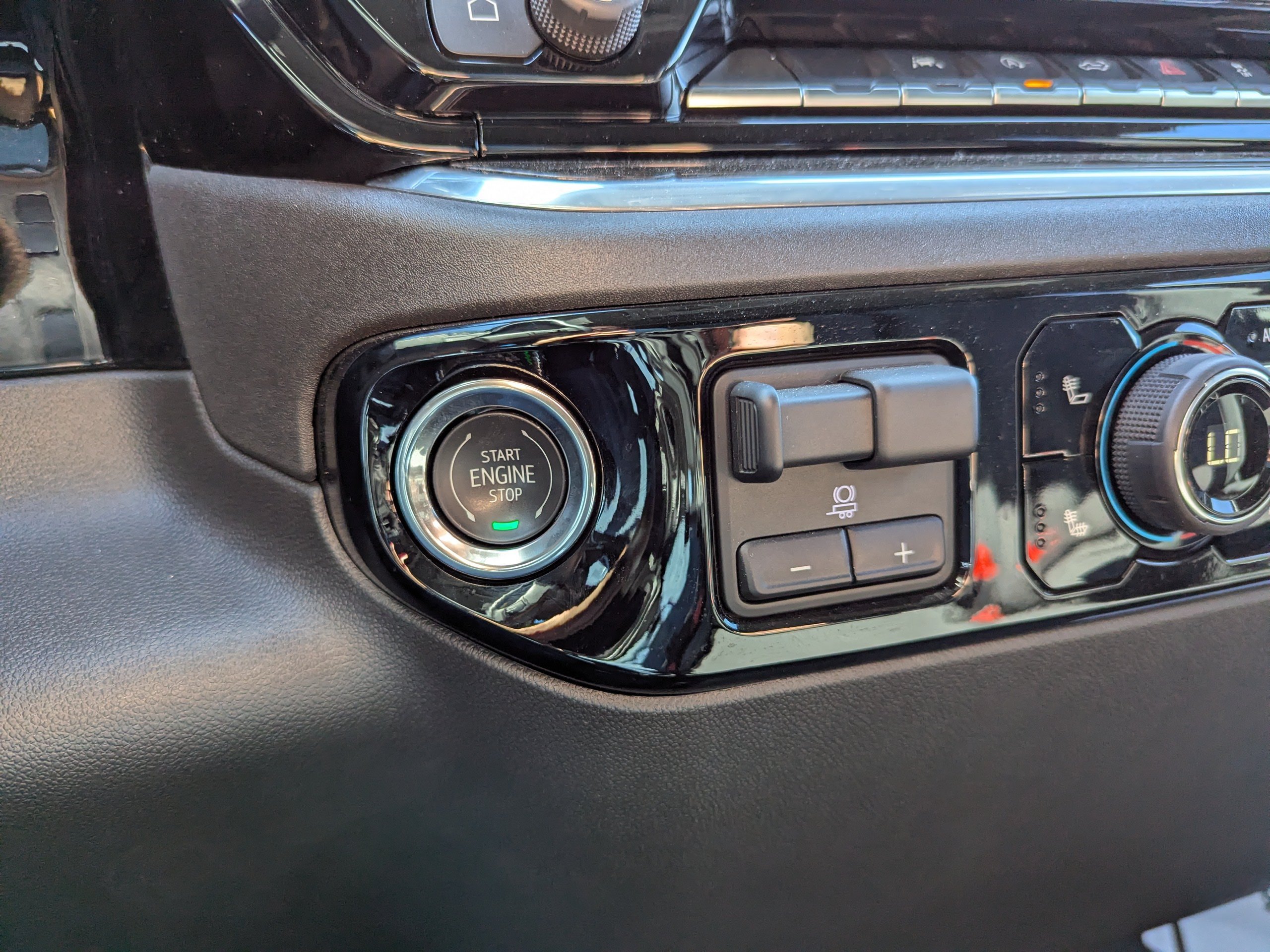 New 2025 Sterling Gray Metallic Chevrolet LT image 17