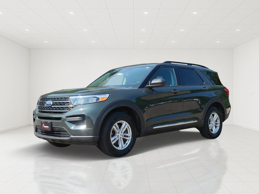 Certified Used 2024 Green Ford XLT image 2