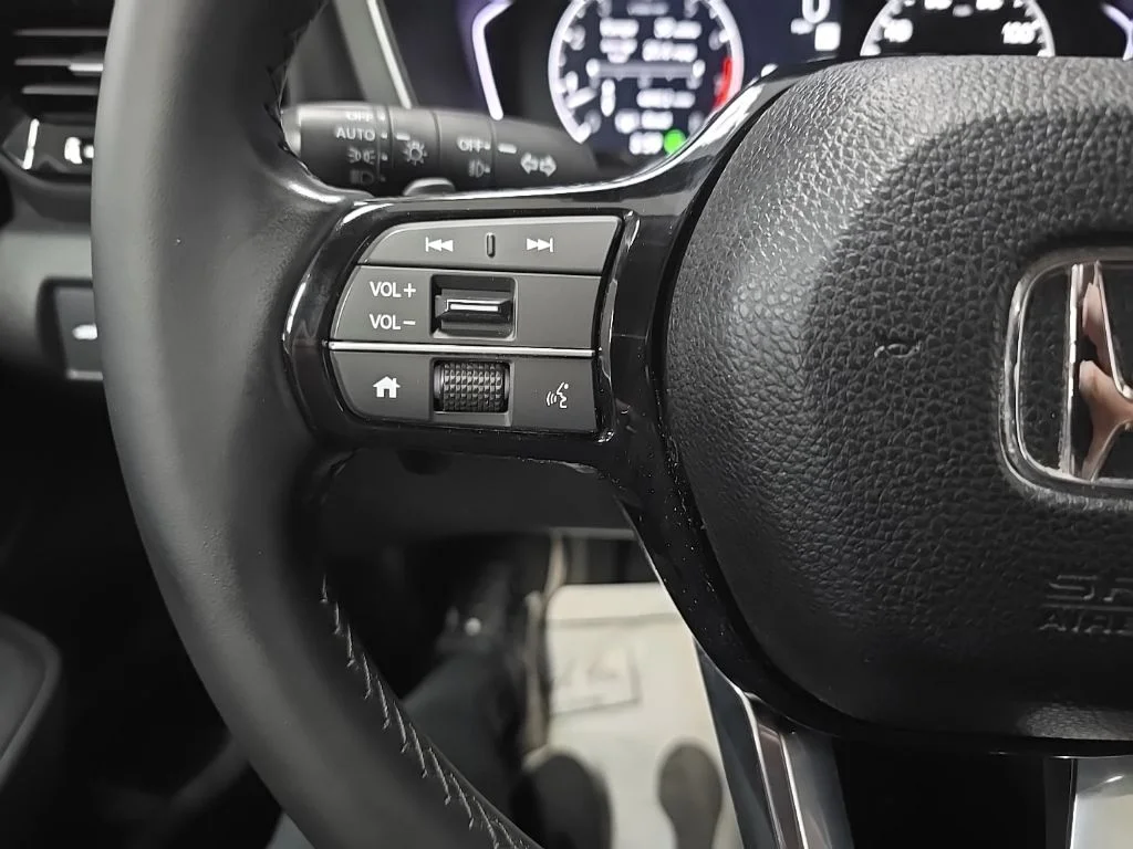 Used 2023  Honda EX-L image 21