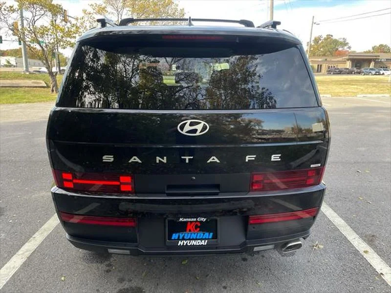 Used 2025 Phantom Black Hyundai SEL image 4