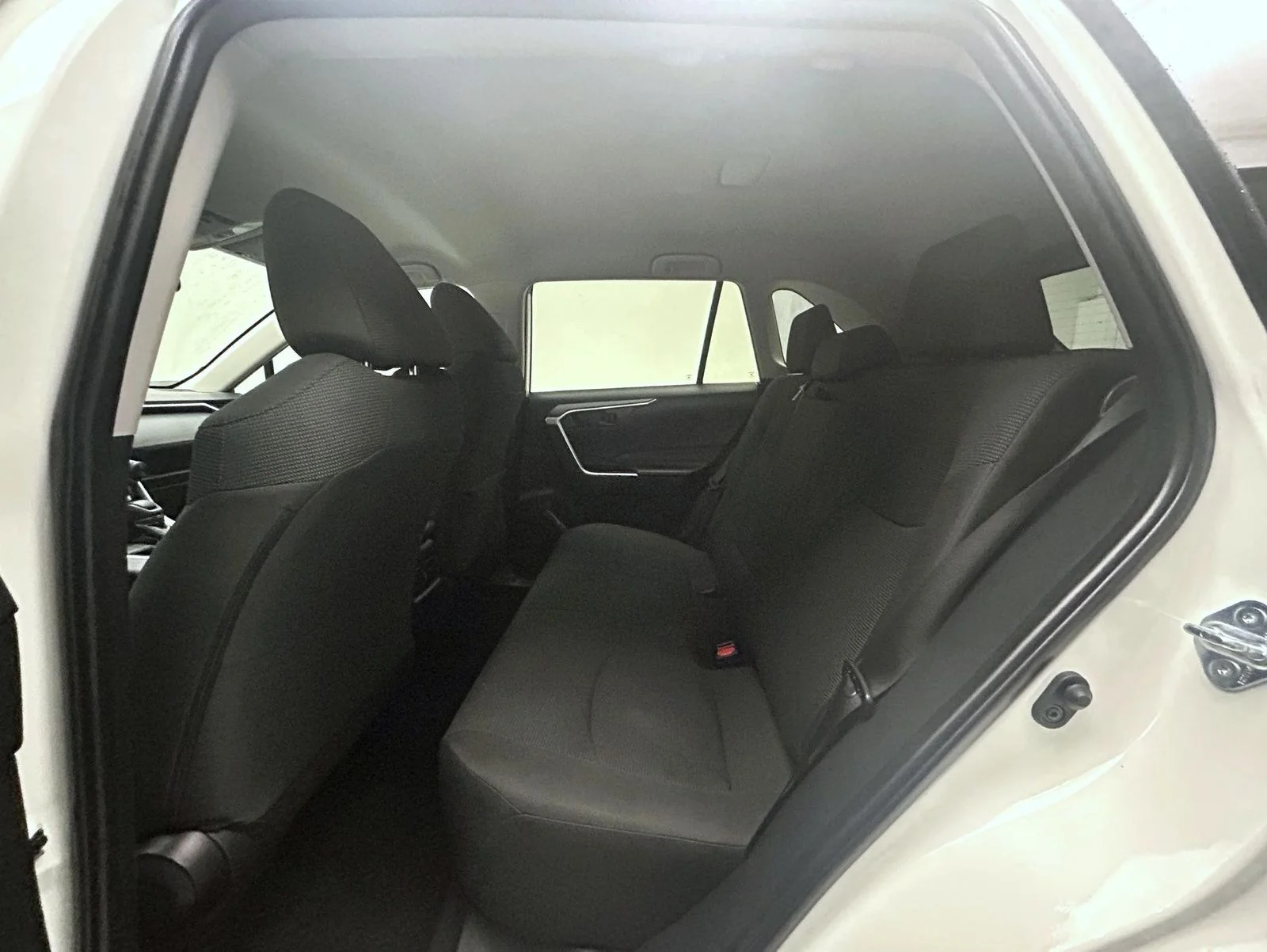 Used 2025 White Toyota LE image 19