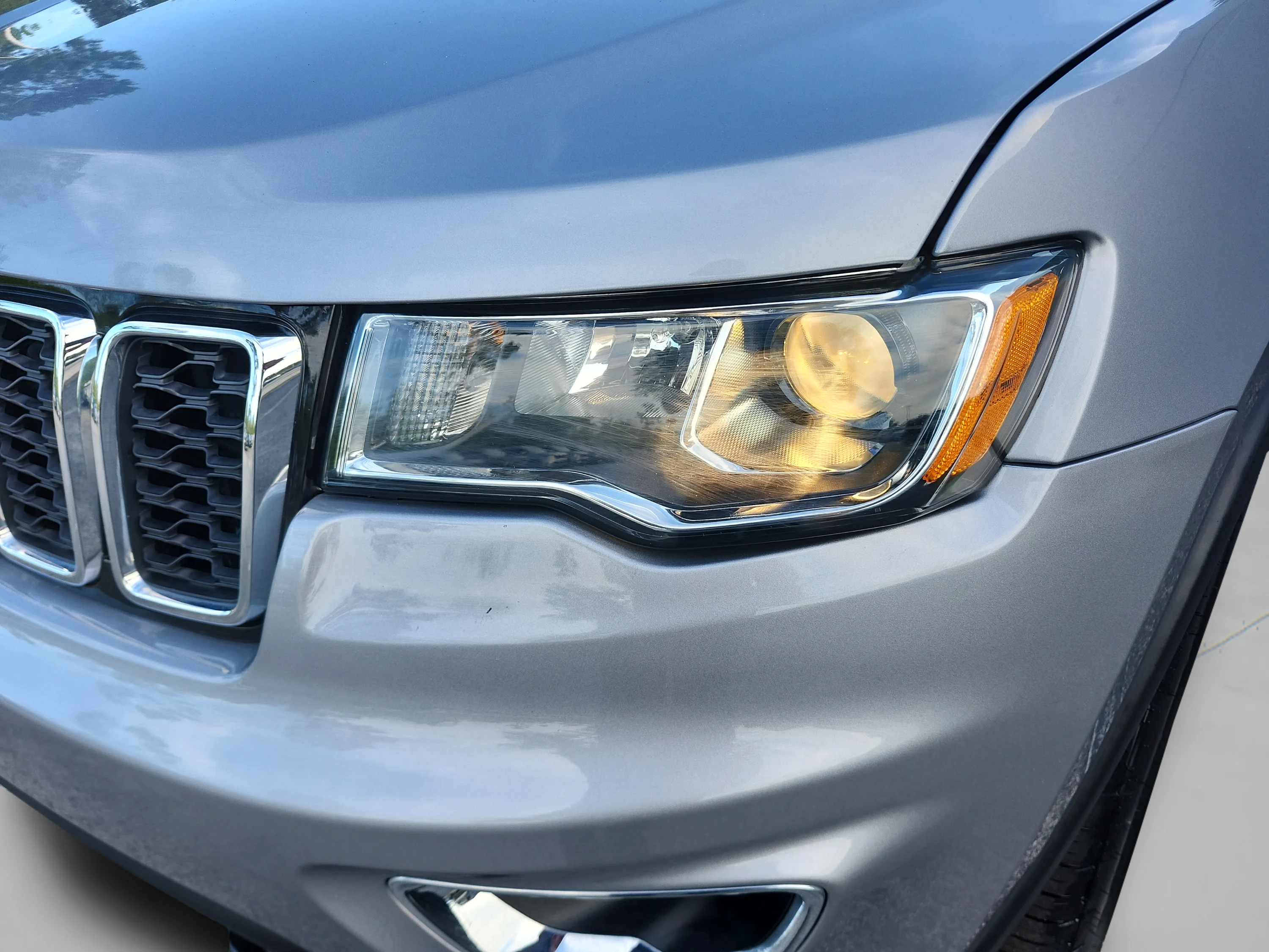 Used 2021 Billet Silver Metallic Clearcoat Jeep Laredo E image 14