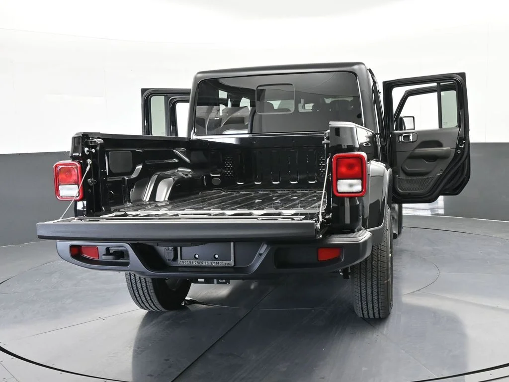 New 2026 Black Clear-Coat Exterior Paint Jeep Sahara image 69