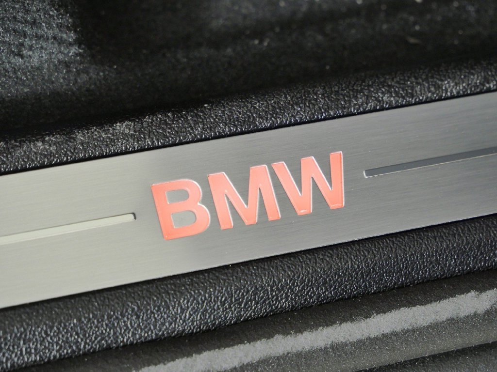 New 2026 Manhattan Green Metallic BMW xDrive50e image 23