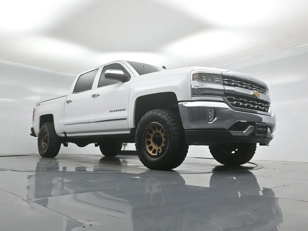 Used 2018 White Chevrolet LTZ image 43