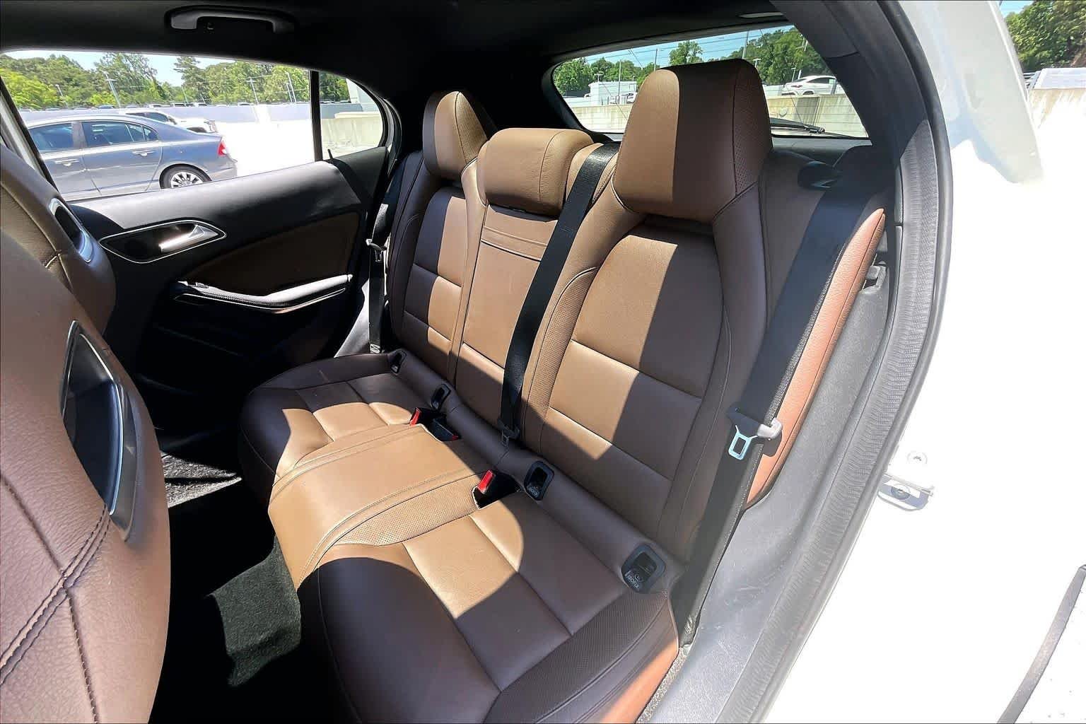 Used 2015 Cirrus White Mercedes-Benz GLA 250 image 35