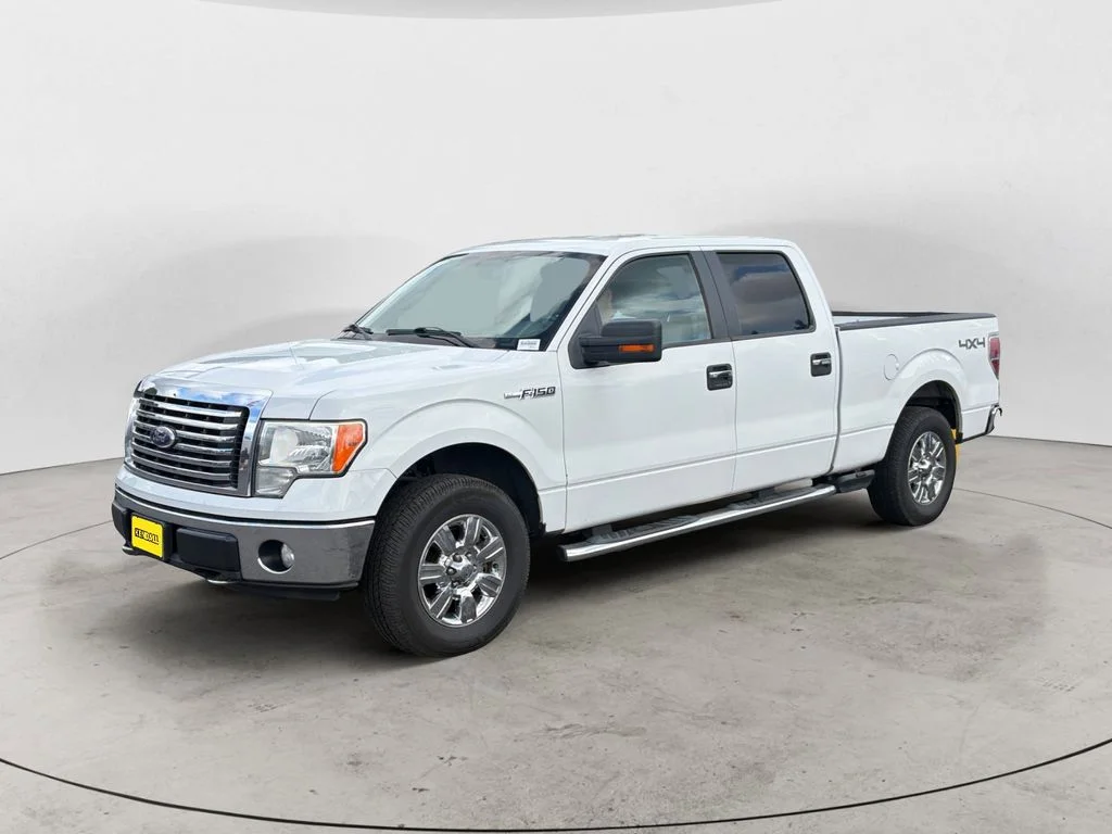 Used 2010 White Ford XLT image 1