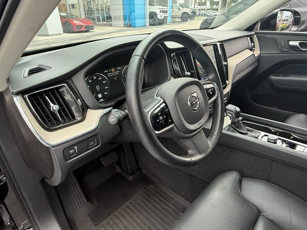 Used 2020 Black Volvo T6 Inscription image 10