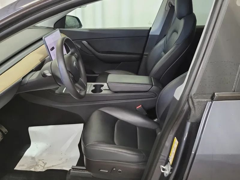 Used 2021 Tesla Model Y Long Range with VIN 5YJYGAEE8MF136683 for sale in Champaign, IL