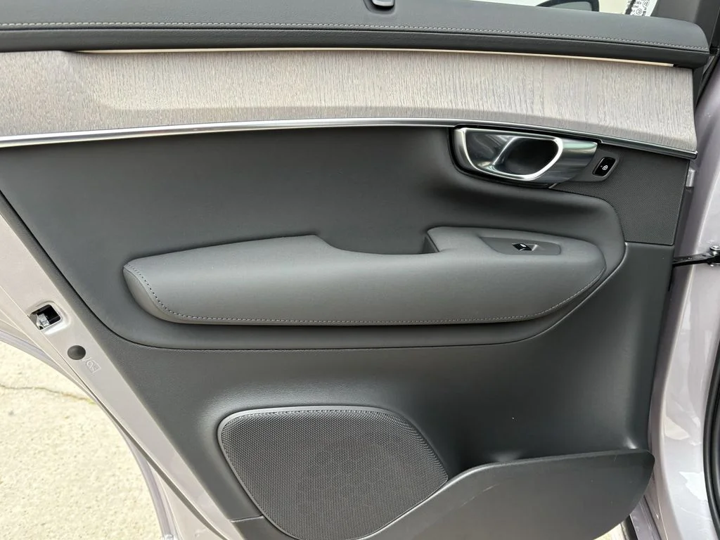 New 2026 Aurora Silver Volvo Ultra image 24