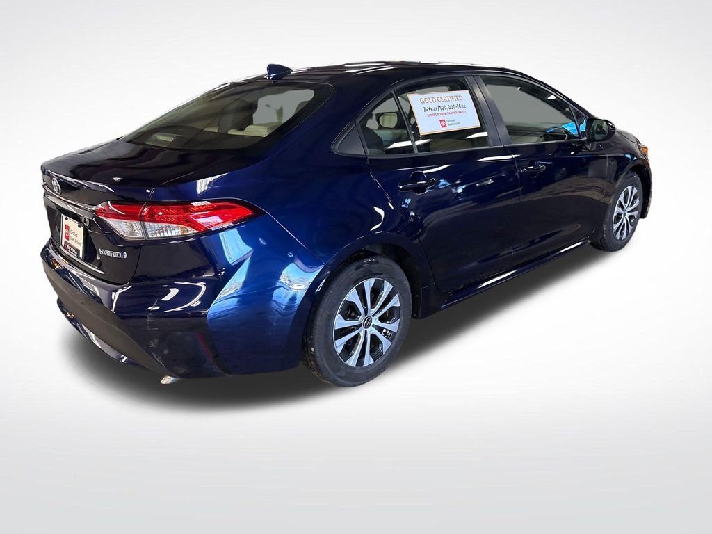 Used 2022  Toyota LE image 5