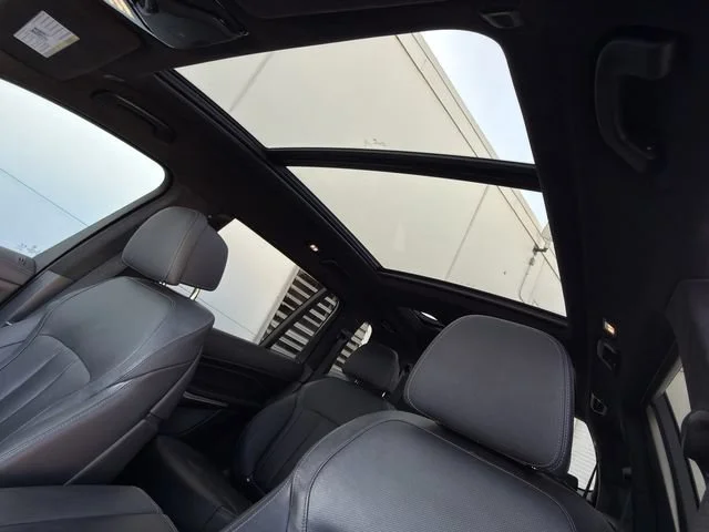 Used 2022 Black BMW M50i image 27