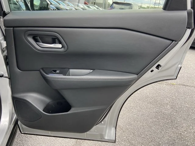 2025 Nissan Rogue SV - Photo 29