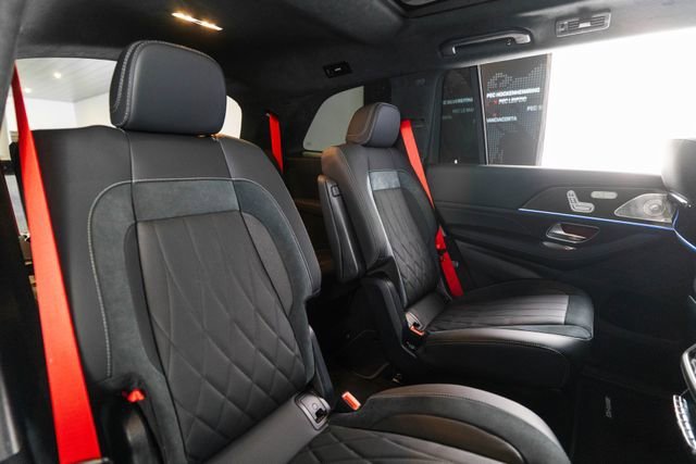 New 2026 MANUFAKTUR Moonlight White Metallic Mercedes-Benz GLS 63 AMG® image 78