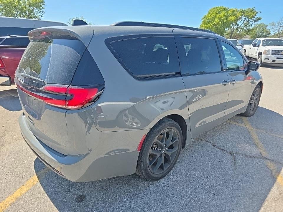 Used 2024 Gray Chrysler Touring L image 3