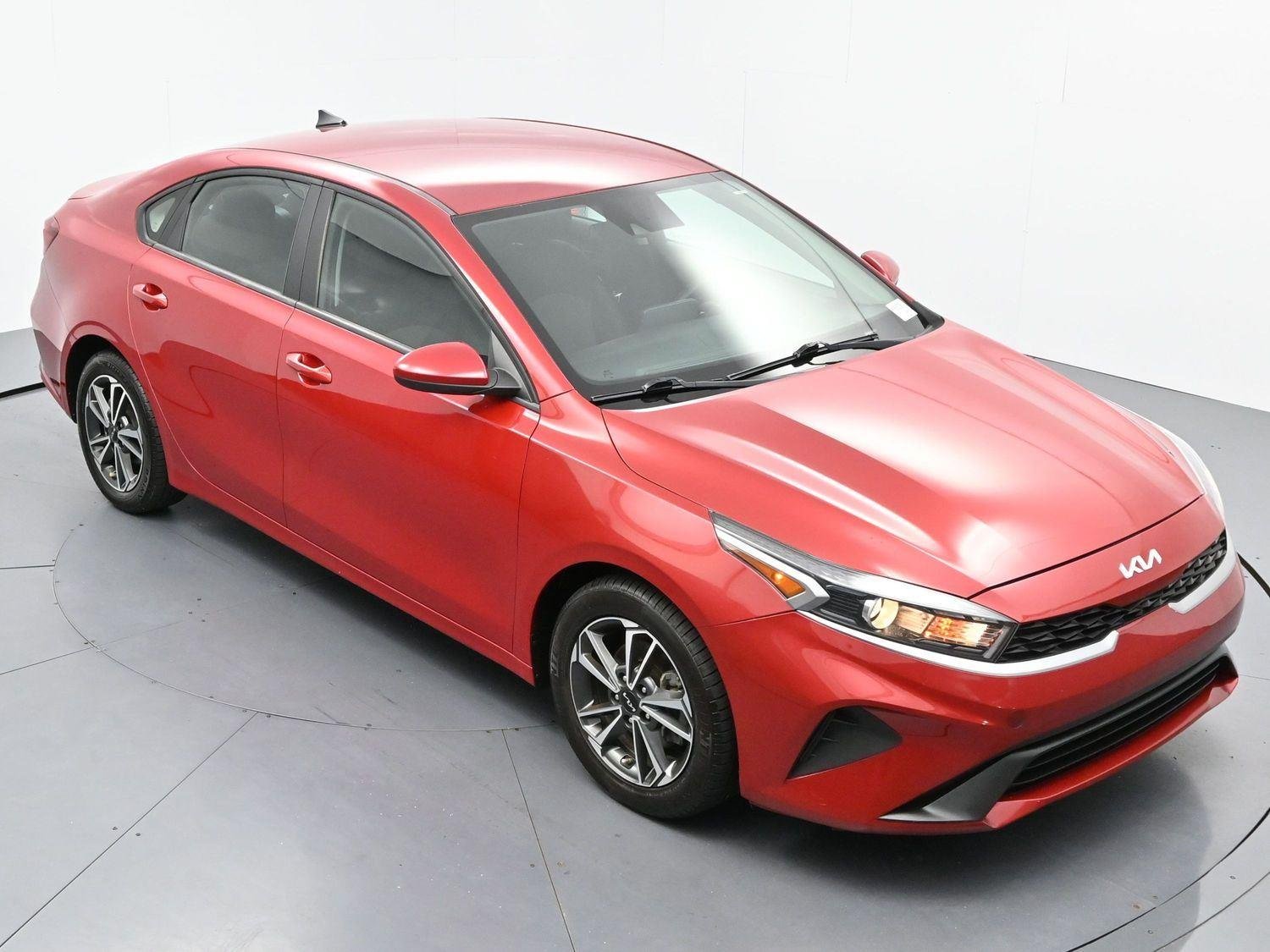 Used 2022 Currant Red Kia LXS image 32